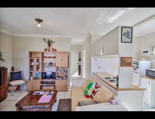 2 BEDROOM TOWNHOUSE RENTED IN LORRAINE